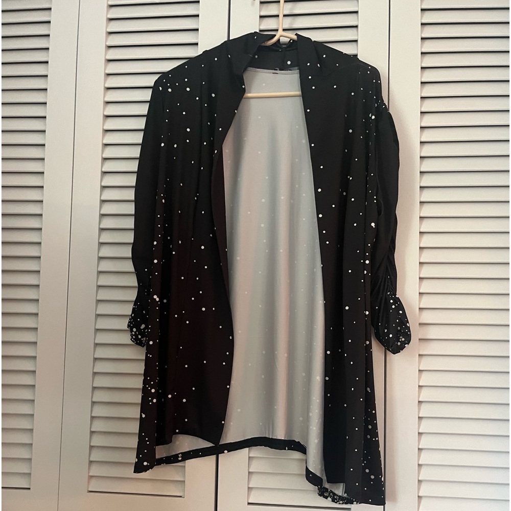 3/4 sleeved shrug. Black with soft white splatters